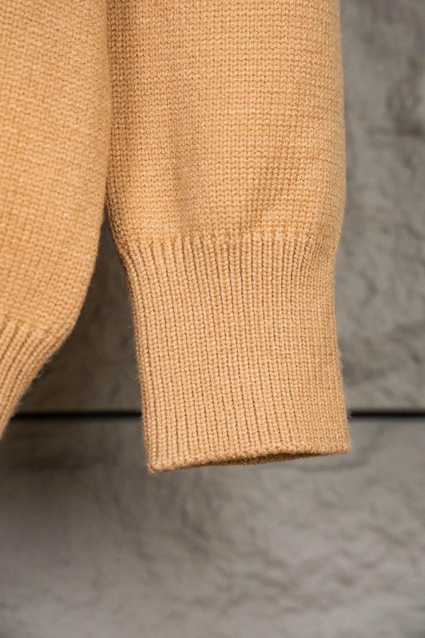 P240 2025 Ralph Lauren #ootddailywear #Autumn and winter sweater #Knitted sweater outfit #ralph lauren sweater #Can be worn by both men and women I finally waited until the Ralph men’s twist sweater half-button chest shirt was put on and it’s finally here! The hottest half-zip sweater! Limited editions every year, there won’t be many models in the store! Ralph Lauren men's half-button sweater has a really nice shape. It can be worn alone or as a coat. It can be worn outside or worn with a shirt~100% pure cotton. #Practical wear. Color, white, navy blue, khaki, gray, size S to Limited editions every year, there won’t be many models in the store! Ralph Lauren men's half-zip twist sweater [Fire R] has a really nice shape. It can be worn alone or as a jacket. It can be worn inside or outside [Rose R], or it can be worn with a shirt inside ~ 100% pure cotton #Practical wear,, style number, 8023. Color, original white, navy blue, khaki, gray, size S to XL